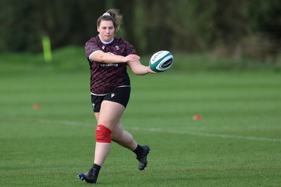 040424 - Wales Women’s Rugby Training Session - Gwenllian Pyrs during training session ahead of Wales’ next Women’s 6 Nations match against Ireland