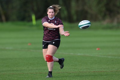 040424 - Wales Women’s Rugby Training Session - Gwenllian Pyrs during training session ahead of Wales’ next Women’s 6 Nations match against Ireland