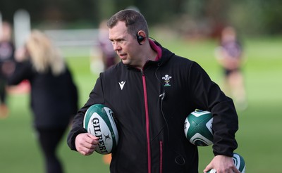 040424 - Wales Women’s Rugby Training Session - Ioan Cunningham, Wales Women head coach, during training session ahead of Wales’ next Women’s 6 Nations match against Ireland