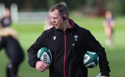 040424 - Wales Women’s Rugby Training Session - Ioan Cunningham, Wales Women head coach, during training session ahead of Wales’ next Women’s 6 Nations match against Ireland