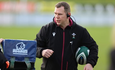 040424 - Wales Women’s Rugby Training Session - Ioan Cunningham, Wales Women head coach, during training session ahead of Wales’ next Women’s 6 Nations match against Ireland