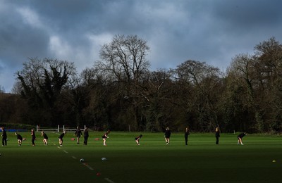 040424 - Wales Women’s Rugby Training Session - The Wales Women’s squad during training session ahead of Wales’ next Women’s 6 Nations match against Ireland