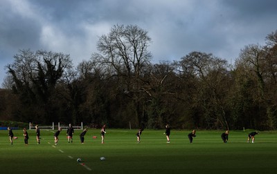 040424 - Wales Women’s Rugby Training Session - The Wales Women’s squad during training session ahead of Wales’ next Women’s 6 Nations match against Ireland