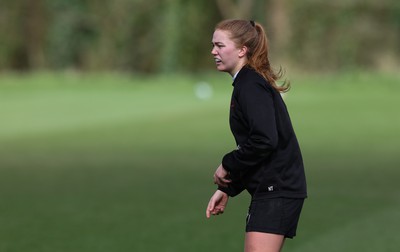 040424 - Wales Women’s Rugby Training Session - Niamh Terry during training session ahead of Wales’ next Women’s 6 Nations match against Ireland