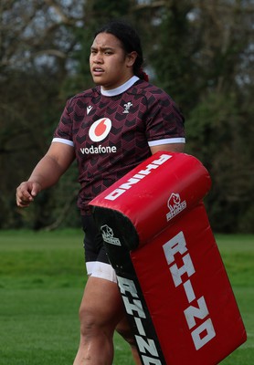 040424 - Wales Women’s Rugby Training Session - Sisilia Tuipulotu during training session ahead of Wales’ next Women’s 6 Nations match against Ireland