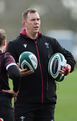 040424 - Wales Women’s Rugby Training Session - Ioan Cunningham, Wales Women head coach, during training session ahead of Wales’ next Women’s 6 Nations match against Ireland