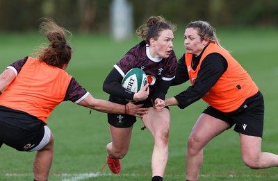 040424 - Wales Women’s Rugby Training Session - Jenny Hesketh during training session ahead of Wales’ next Women’s 6 Nations match against Ireland