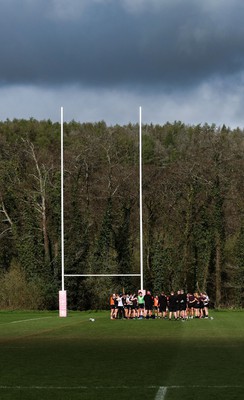 040424 - Wales Women’s Rugby Training Session - The Wales Women’s squad during training session ahead of Wales’ next Women’s 6 Nations match against Ireland