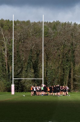 040424 - Wales Women’s Rugby Training Session - The Wales Women’s squad during training session ahead of Wales’ next Women’s 6 Nations match against Ireland