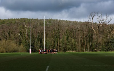 040424 - Wales Women’s Rugby Training Session - The Wales Women’s squad during training session ahead of Wales’ next Women’s 6 Nations match against Ireland