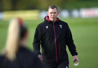 170518 - Wales Rugby Training session ahead of their game against Ireland - Head Coach Ioan Cunningham during training