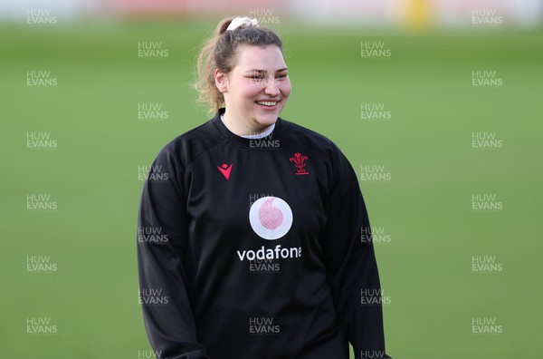 040424 - Wales Women’s Rugby Training Session - Gwenllian Pyrs during training session ahead of Wales’ next Women’s 6 Nations match against Ireland