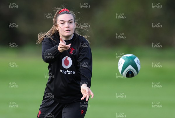 040424 - Wales Women’s Rugby Training Session - Bryonie King during training session ahead of Wales’ next Women’s 6 Nations match against Ireland