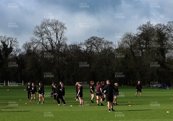 040424 - Wales Women’s Rugby Training Session - The Wales Women’s squad during training session ahead of Wales’ next Women’s 6 Nations match against Ireland