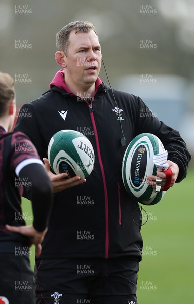 040424 - Wales Women’s Rugby Training Session - Ioan Cunningham, Wales Women head coach, during training session ahead of Wales’ next Women’s 6 Nations match against Ireland