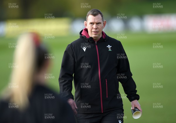 170518 - Wales Rugby Training session ahead of their game against Ireland - Head Coach Ioan Cunningham during training