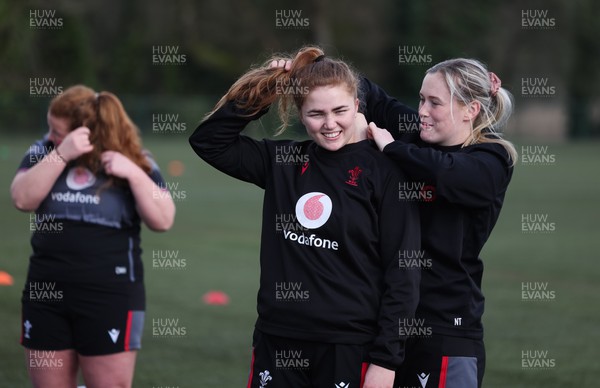 060423 -  Wales Women Rugby Squad Training session - Megan Webb helps Niamh Terry with her gps unit during a training session ahead of their TicTok Women’s 6 Nations match against England
