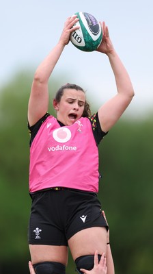060526 - Wales Women Rugby Training Session - Branwen Metcalfe during training ahead of the 6 Nations match against Ireland