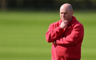 070426 - Wales Women Rugby Squad - Sean Lynn, Wales Women head coach during training session ahead of the opening Women’s 6 Nations match against Scotland
