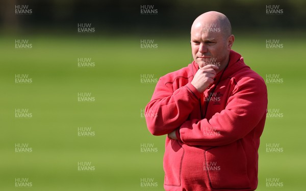 070426 - Wales Women Rugby Squad - Sean Lynn, Wales Women head coach during training session ahead of the opening Women’s 6 Nations match against Scotland
