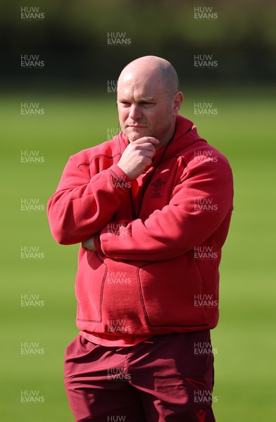 070426 - Wales Women Rugby Squad - Sean Lynn, Wales Women head coach during training session ahead of the opening Women’s 6 Nations match against Scotland