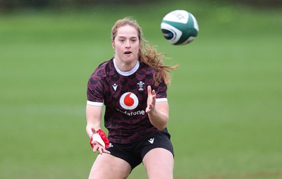 080424 - Wales Women Rugby Training Session - Lisa Neumann during a training session ahead of Wales’ Women’s 6 Nations match against Ireland