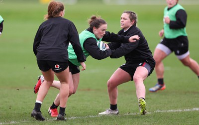 080424 - Wales Women Rugby Training Session - Jenny Hesketh breaks away during a training session ahead of Wales’ Women’s 6 Nations match against Ireland