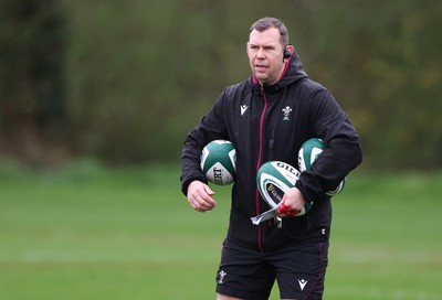 080424 - Wales Women Rugby Training Session - Ioan Cunningham, Wales Women head coach, during a training session ahead of Wales’ Women’s 6 Nations match against Ireland