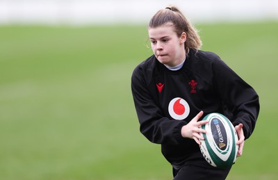 080424 - Wales Women Rugby Training Session - Mollie Wilkinson during a training session ahead of Wales’ Women’s 6 Nations match against Ireland