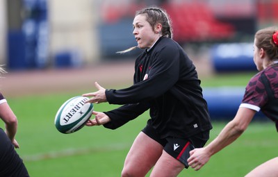 080424 - Wales Women Rugby Training Session - Hannah Bluck during a training session ahead of Wales’ Women’s 6 Nations match against Ireland