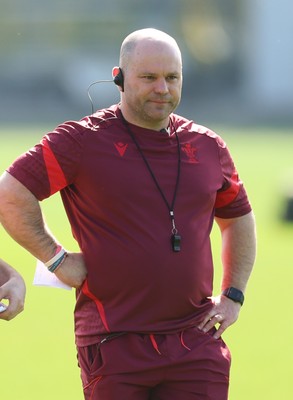 080426 - Wales Women Rugby Squad - Sean Lynn, Wales Women head coach, during training session ahead of the opening Women’s 6 Nations match against Scotland