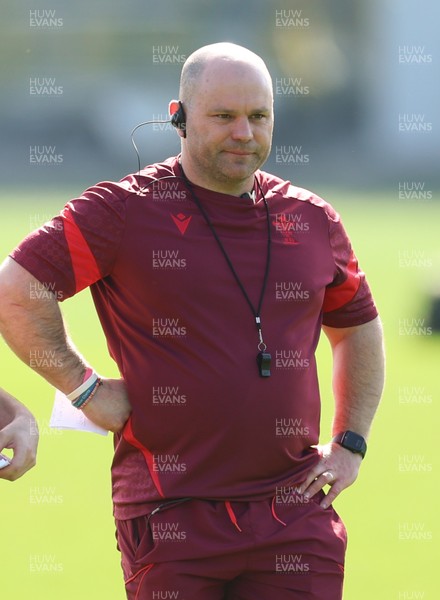 080426 - Wales Women Rugby Squad - Sean Lynn, Wales Women head coach, during training session ahead of the opening Women’s 6 Nations match against Scotland