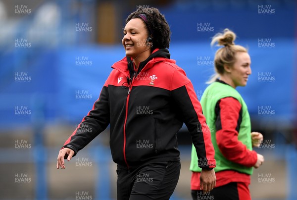 090421 - Wales Women Rugby Training - Sophie Spence during training