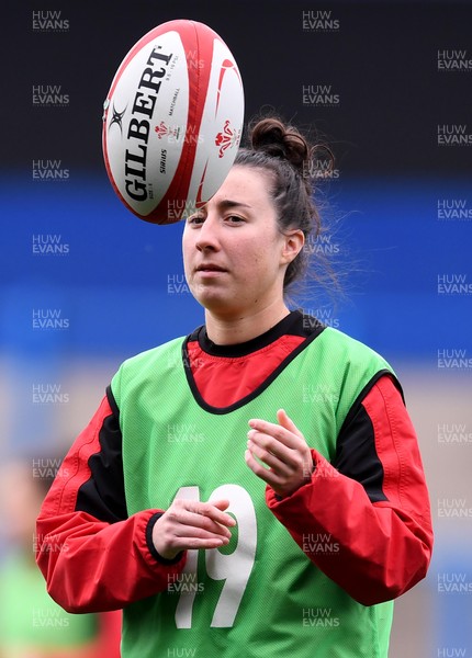 090421 - Wales Women Rugby Training - Jess Roberts during training