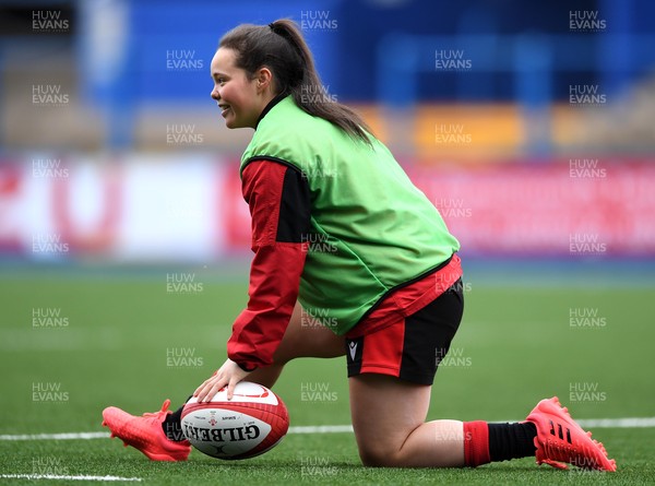 090421 - Wales Women Rugby Training - Megan Davies during training