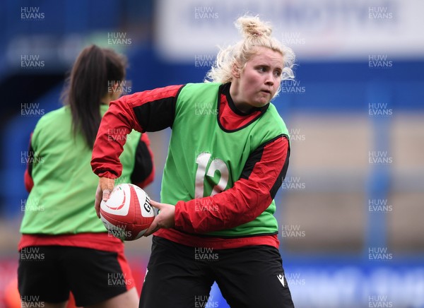 090421 - Wales Women Rugby Training - Molly Kelly during training