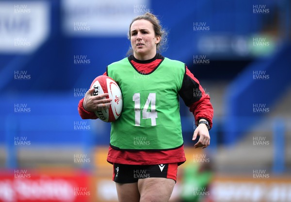 090421 - Wales Women Rugby Training - Siwan Lillicrap during training