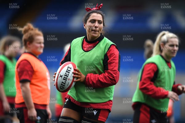 090421 - Wales Women Rugby Training - Georgia Evans during training