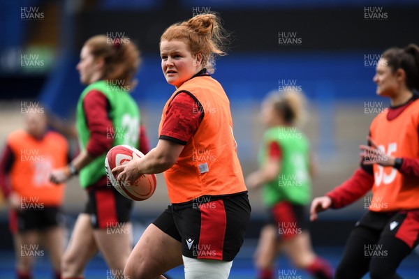 090421 - Wales Women Rugby Training - Cara Hope during training