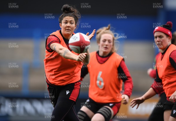 090421 - Wales Women Rugby Training - Gemma Rowland during training