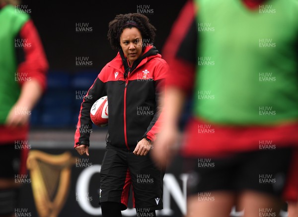 090421 - Wales Women Rugby Training - Sophie Spence during training