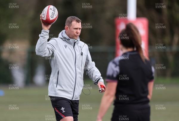 110423 - Wales Women Rugby Training Session - Wales head coach Ioan Cunningham during a training session ahead of the TicTok Women’s 6 Nations match against England