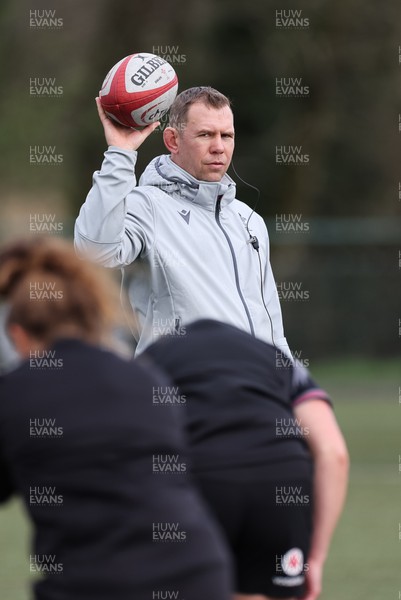 110423 - Wales Women Rugby Training Session - Wales head coach Ioan Cunningham during a training session ahead of the TicTok Women’s 6 Nations match against England