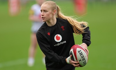 140426 - Wales Women Rugby Training - Catherine Richards during a rugby training session ahead of the Women’s 6 Nations match against France