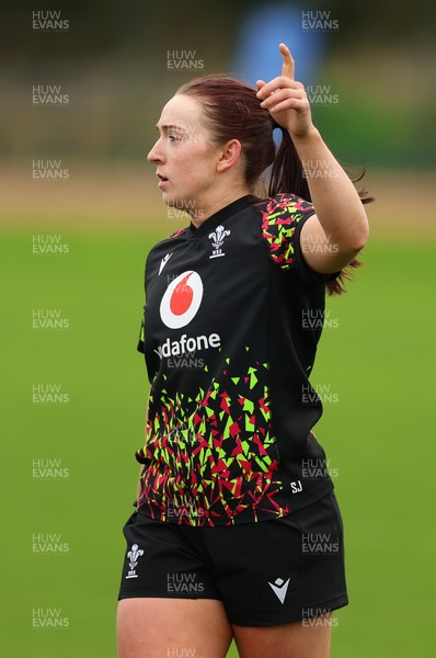 140426 - Wales Women Rugby Training - Sian Jones during a rugby training session ahead of the Women’s 6 Nations match against France