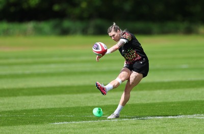 140526 - Wales Women Rugby Training - Keira Bevan during a rugby training session ahead of their final Women’s 6 Nations match against Italy
