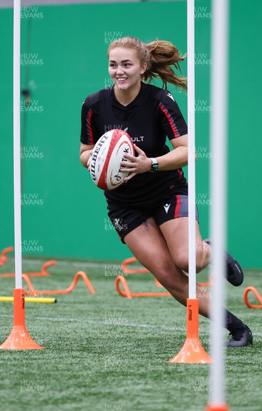140923 - Wales Women Rugby Training Session - Niamh Terry during training session