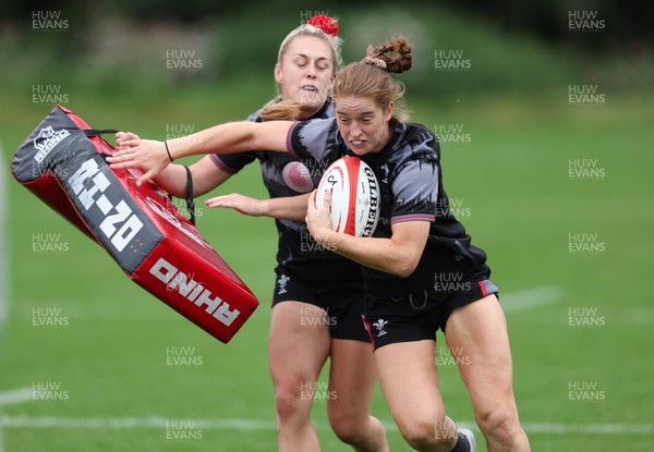 140923 - Wales Women Rugby Training Session - Lisa Neumann gets past Hannah Jones during training session