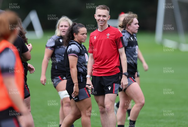 140923 - Wales Women Rugby Training Session - Referee Ben Connor during training session