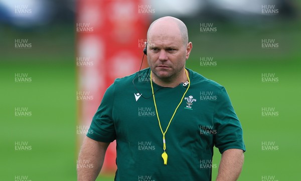 140926 Wales Women Rugby Training Session - Sean Lynn, Wales Head coach during a rugby training session ahead of the WXV matches against South Africa and USA